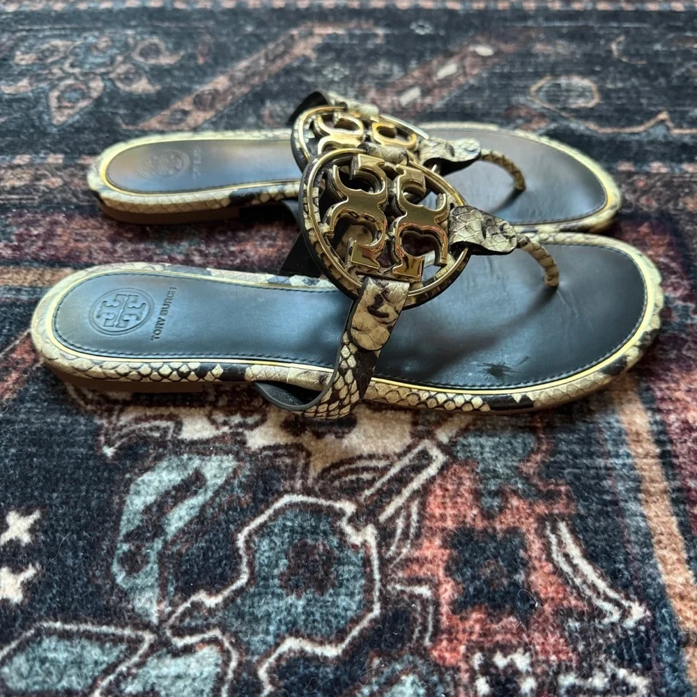 Tory Burch Metal Miller Stamped Snake Printed Leather Sandals Desert Roccia - Picture 3 of 8